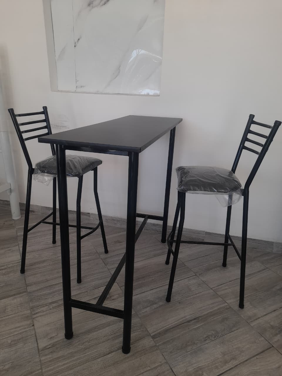 BARRA 120X40 + 2 BANQUETAS DE CAÑO MODELO "DELTA"